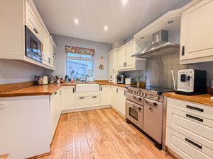 Photo 19- click for photo gallery